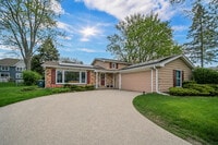 Building Photo - 401 Greentree Pkwy