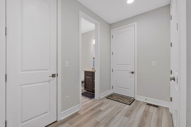 Building Photo - 22956 Aurora Vw Dr