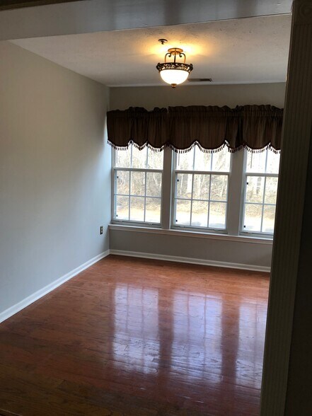 dining room - 1006 Markham Ct