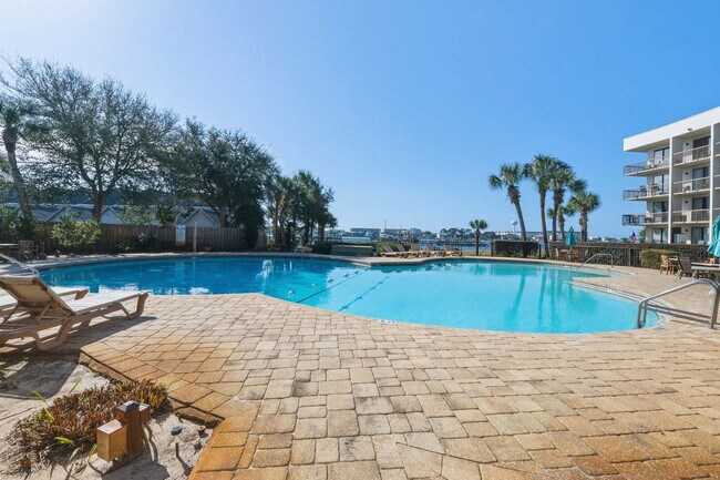 Building Photo - 214 Miracle Strip Pkwy SW