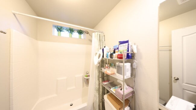 Building Photo - 3 Bed 2 Bath - Pet Friendly - Groups - NAS Whidbey