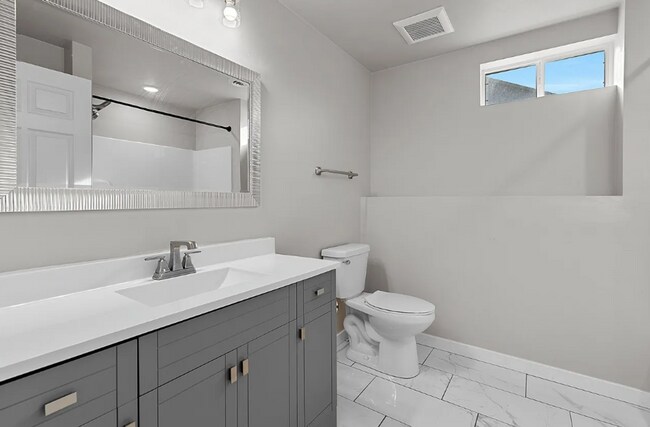 Building Photo - 4 Bedroom- 2.5 Bathroom New Build Duplex- Pulaski!