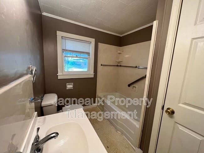 Building Photo - 3105 Deaton St