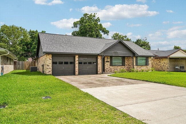 Building Photo - 2801 Coy Dr