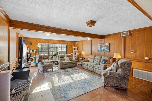 Building Photo - 1214 Munson Ave