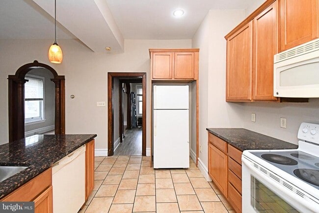 Building Photo - 778 Starr St