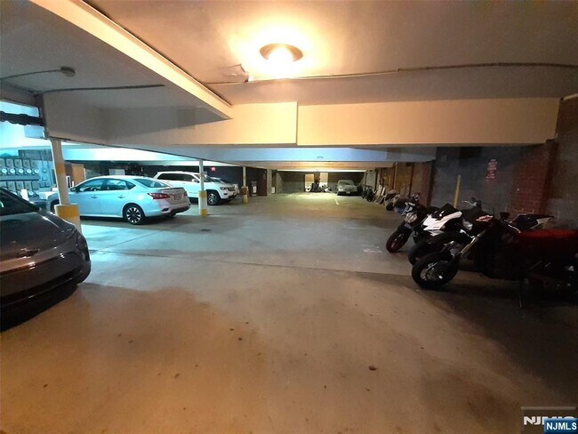 Building Photo - 116 71st St