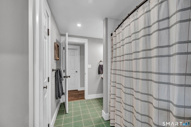 Building Photo - 10 Grove Pl