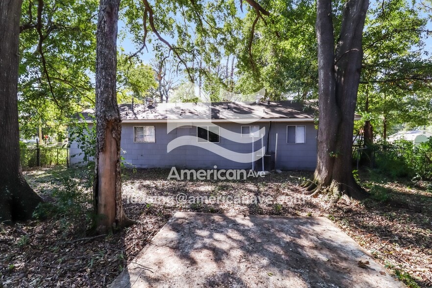 Building Photo - 2640 Greenfield Ave