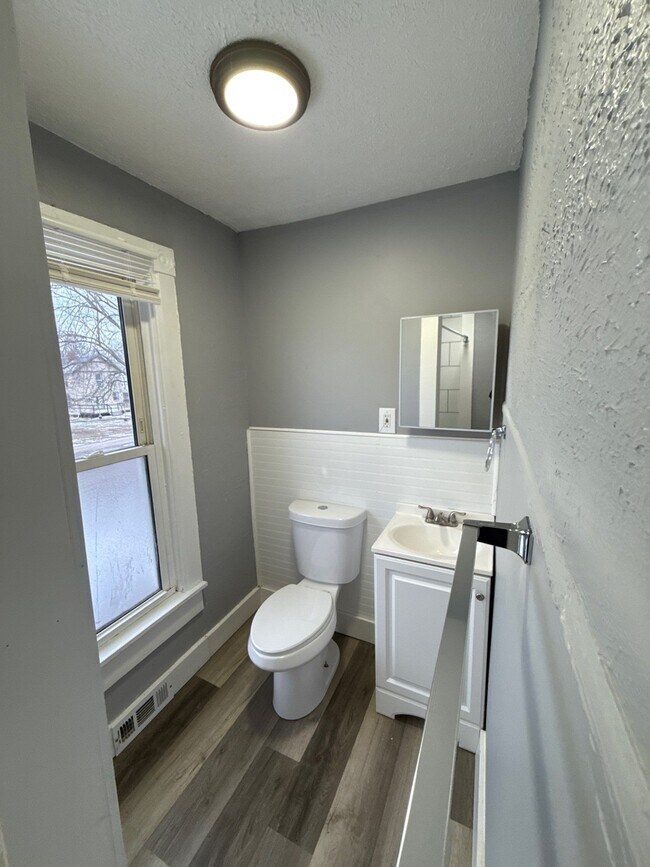 Building Photo - 1116/ 1120 Bonacker