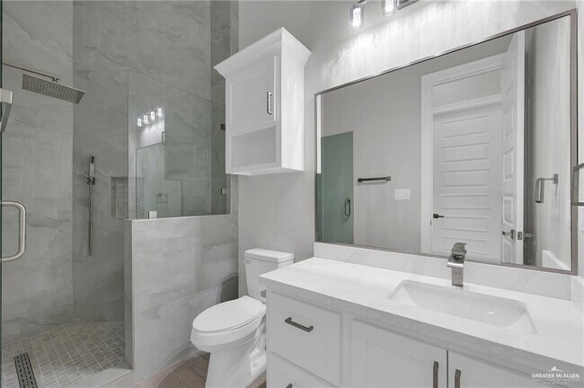 Building Photo - 8 Makayla Dr