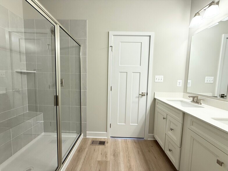 Building Photo - 7841 Blackbriar Way