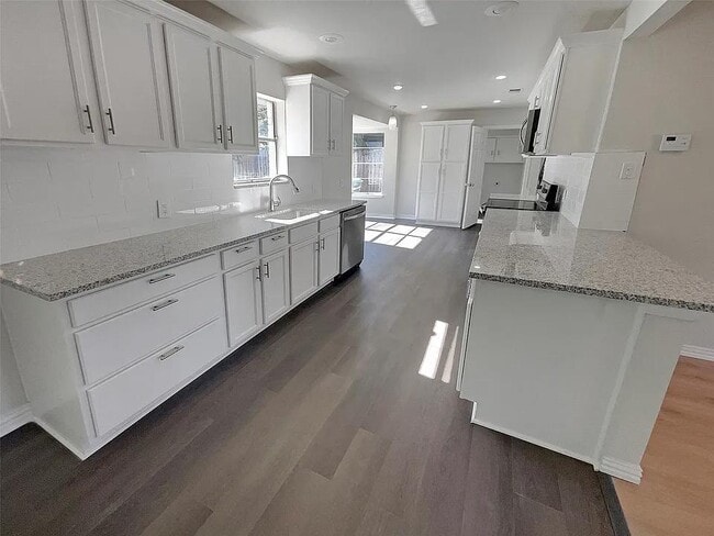 Building Photo - AVAILABLE NOW