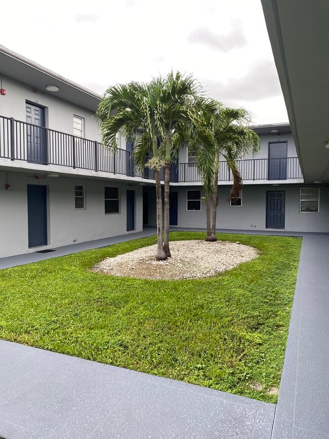 Green Area - 4300 SW 67th Ave