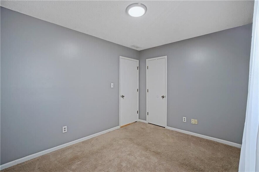 Building Photo - 1528 Carriage Ln