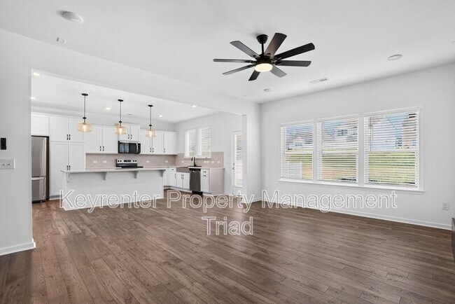 Building Photo - 3012 Highlander Pt