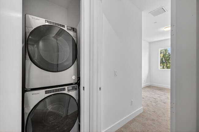 Building Photo - 1044 NE 18th Ave