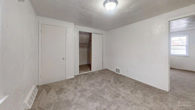 Building Photo - 3863 E 154th St