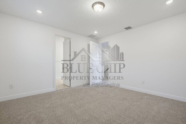 Building Photo - 1217 Pampus Dr