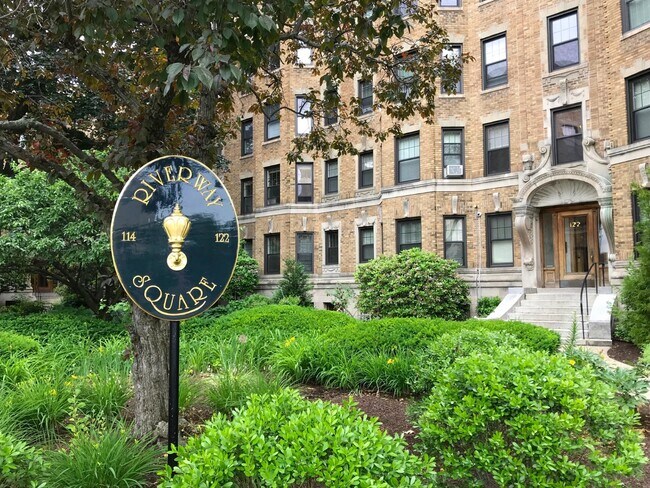 Building Photo - 114 Riverway