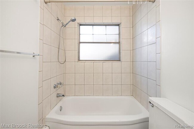 Building Photo - 3206 Shenandoah Dr