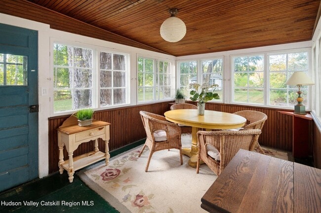 Building Photo - 703 Church Ave