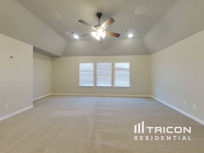 Building Photo - 8701 Bayberry Ave