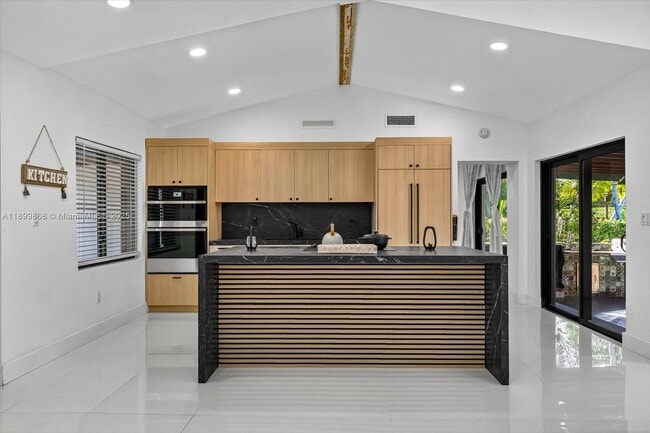 Building Photo - 125 NE 107th St