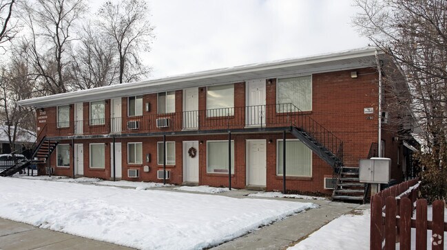 Building Photo - Lakewood Manor