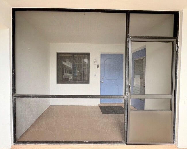 Building Photo - 305 SE 9th Ave