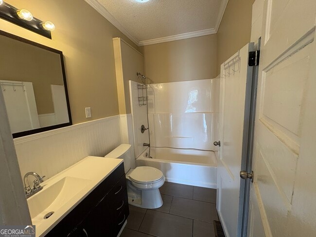 Building Photo - 10 Kirkwood St NE