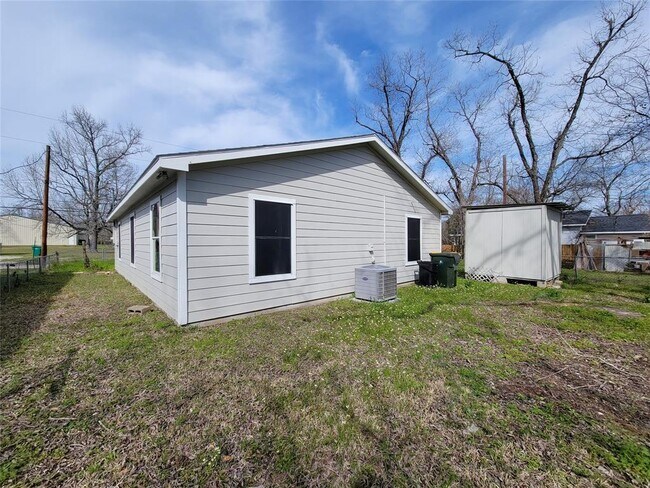 Building Photo - 617 Avenue I