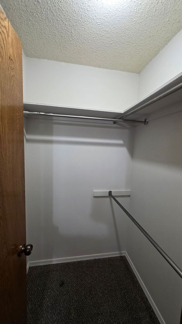 Building Photo - Wonderful 2 Bedroom Duplex In Bethany Ok.  $1250 Per Month!