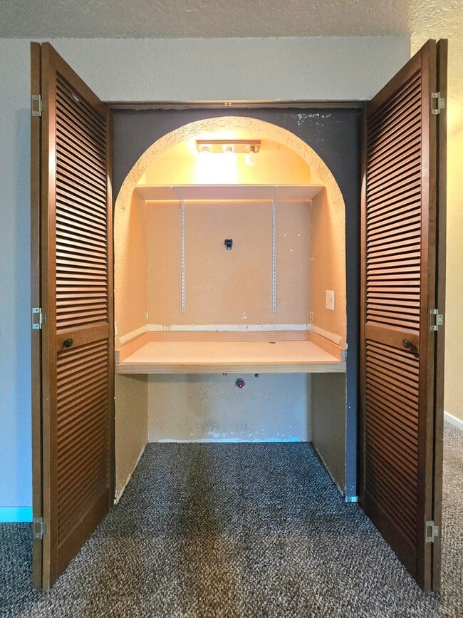 Building Photo - 2 Bedroom Home in Everett  Pet Friendly!