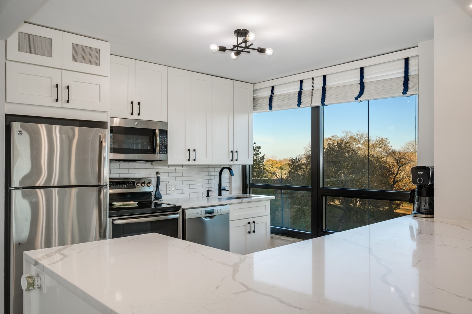 Building Photo - 2020 N Lincoln Park W