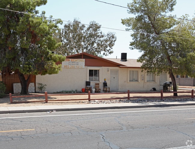 Building Photo - La Chalet Apartments