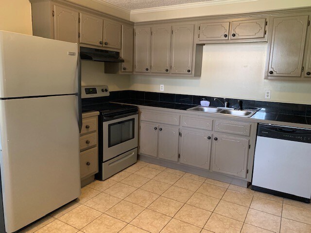 Building Photo - Camellia Cove