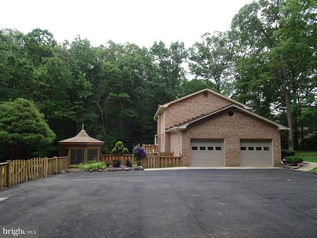 Building Photo - 3842 Stoneybrook Rd