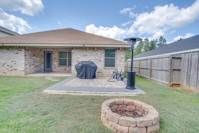 Building Photo - Spacious 4BR/2BA Brick Home with 2-Car Garage, Granite Kitchen, Vaulted Ceilings & Fully Fenced B...