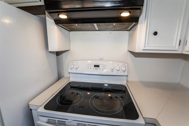 Building Photo - 4809 39th St E