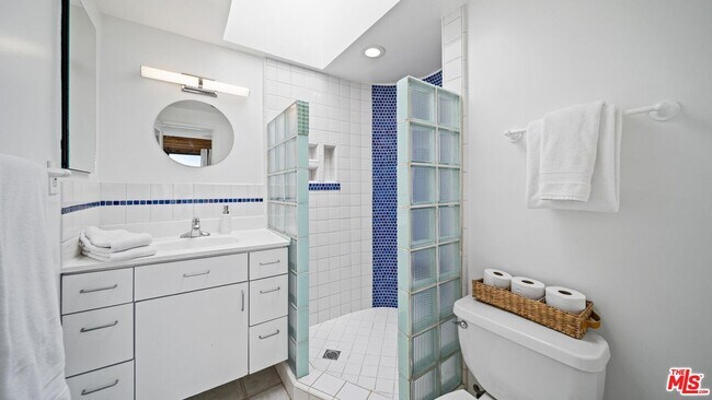 Building Photo - 11358 Pacific Coast Hwy