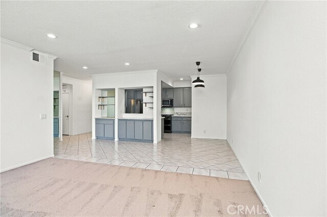 Building Photo - 14115 Moorpark St