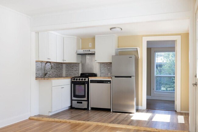 Building Photo - 1115 Enfield Rd