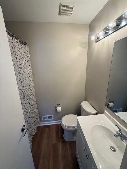 Building Photo - 32 Cherokee Dr