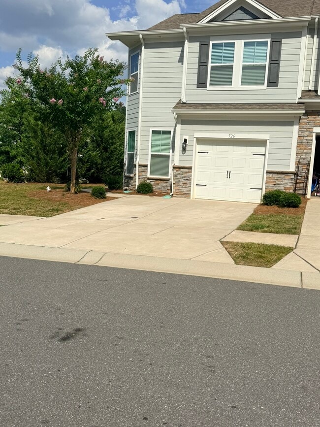 Building Photo - 726 Little Bluestem Dr