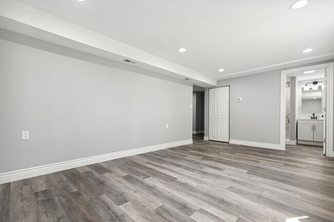 Building Photo - 4641 E 13th Pl