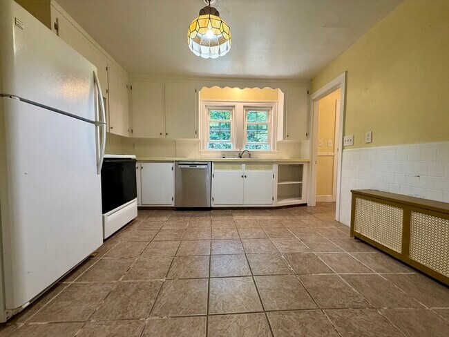 Building Photo - 18 Zenith Dr