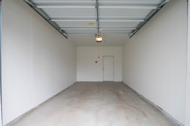 Building Photo - Charming Bedford Condo in Vista View: Incl...