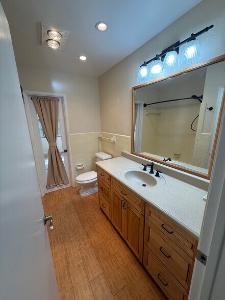 Building Photo - 1424 SE 12th Ave