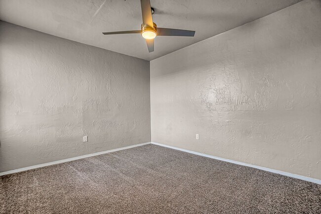 Building Photo - 4028 NW Ozmun Ave